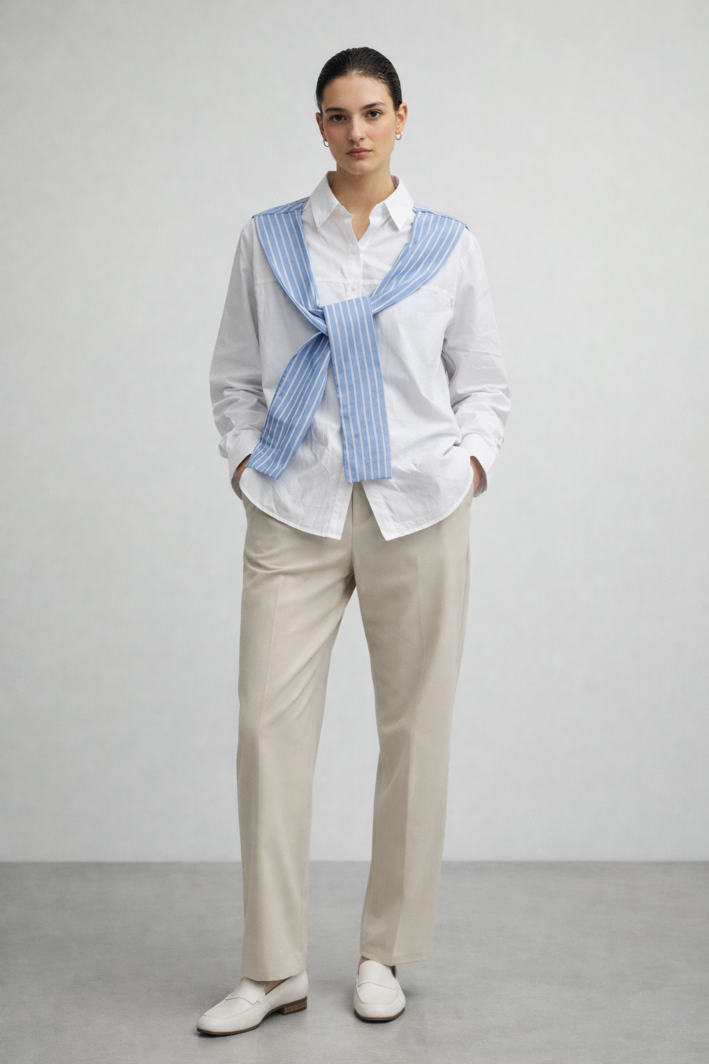 Mavi Çizgili Beyaz Gömlek