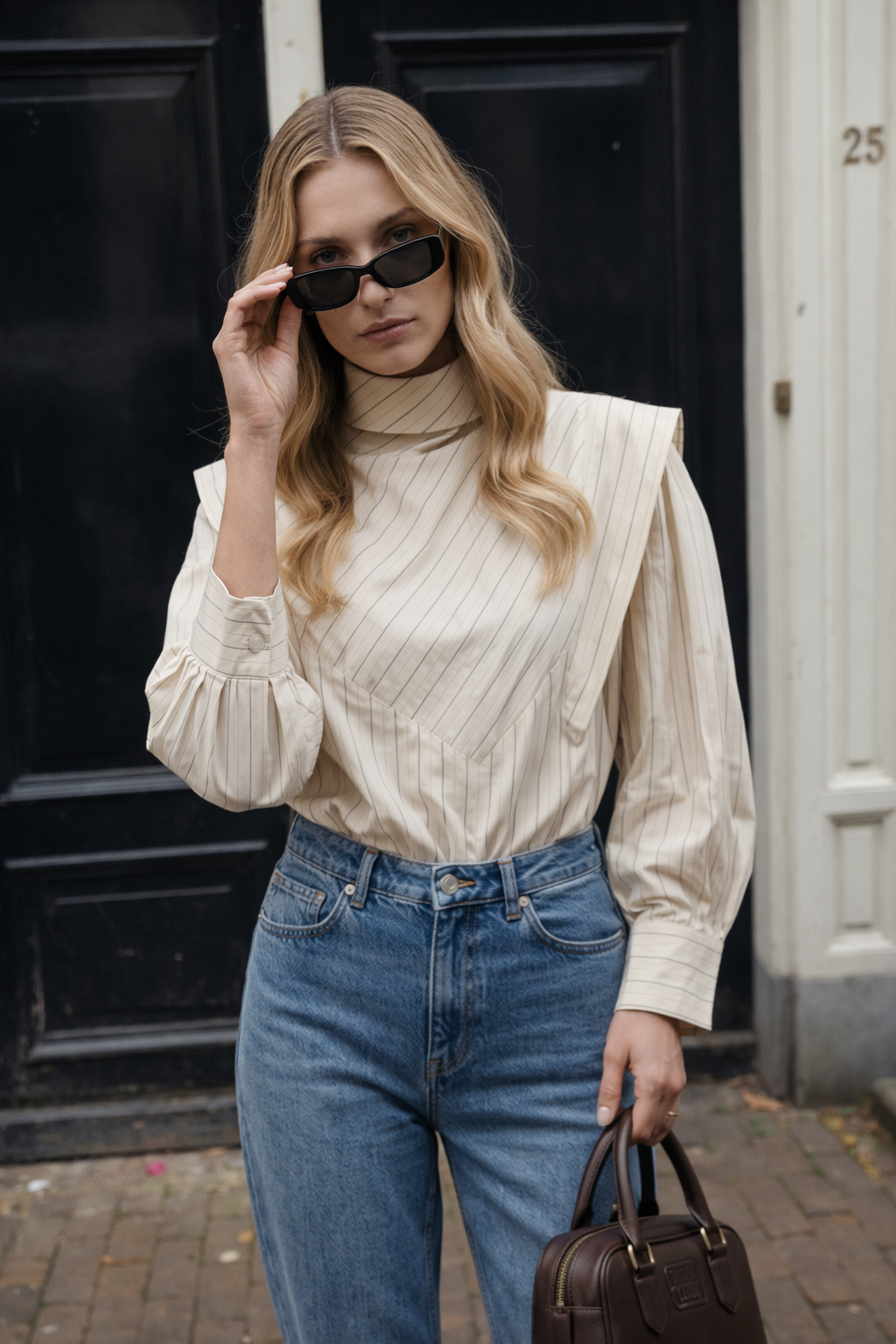 Bej Çizgili Yüksek Yaka Gömlek