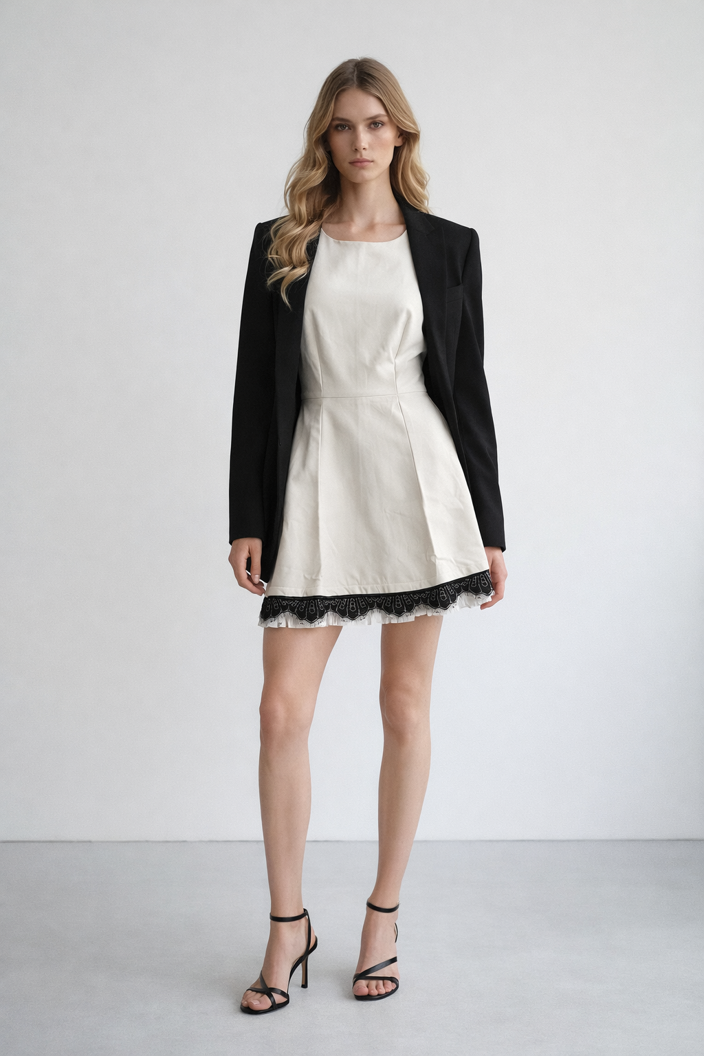 Ekru Dantel Detaylı Elbise