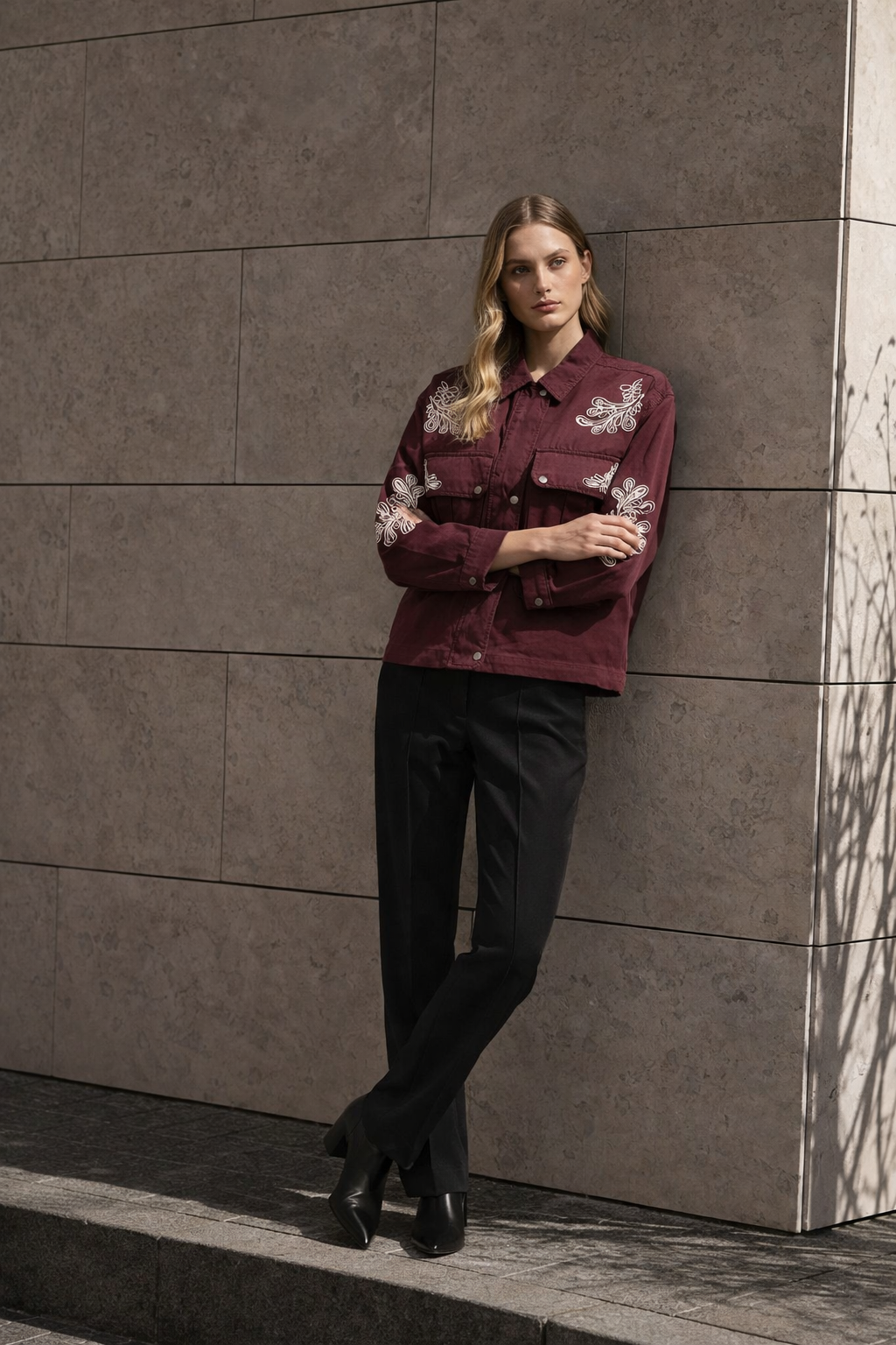 Nakış Detaylı Bordo Ceket