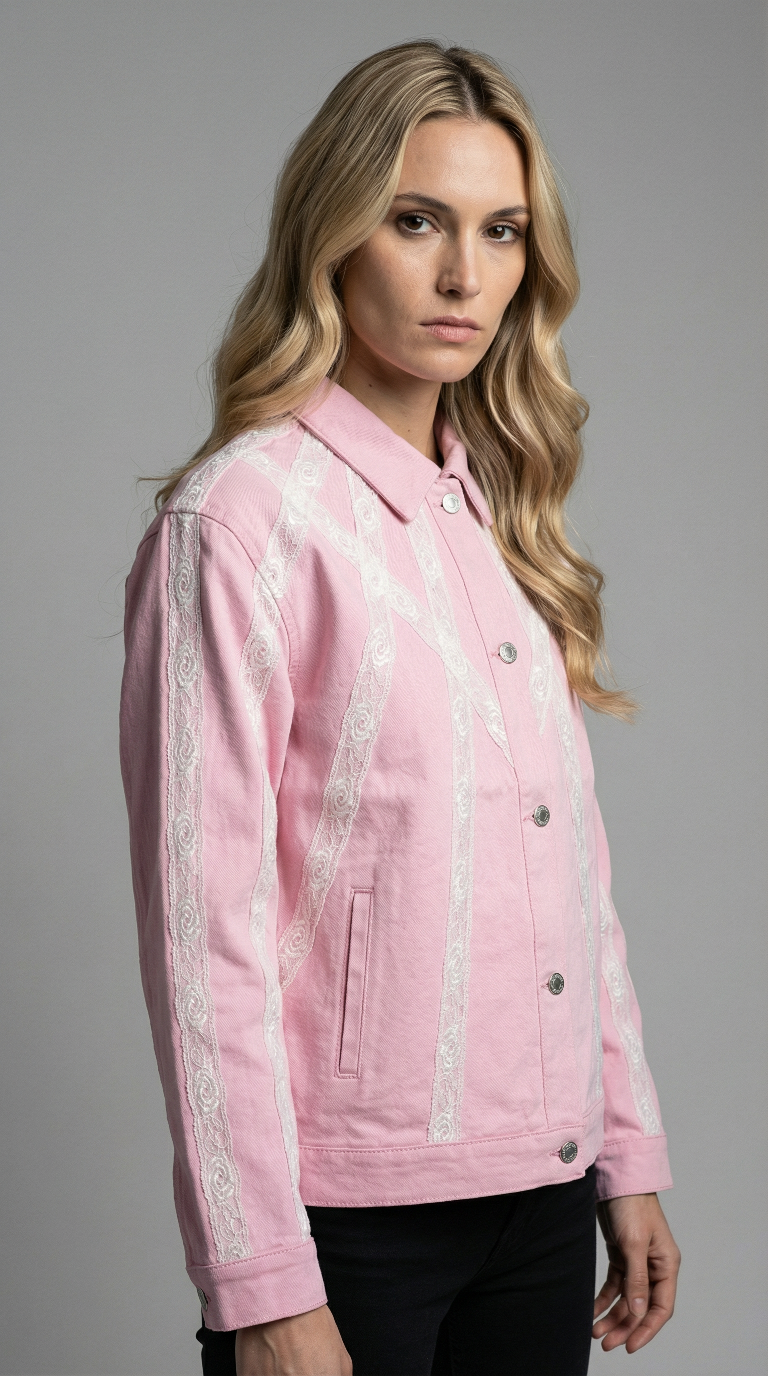 Dantel Detaylı Pembe Ceket