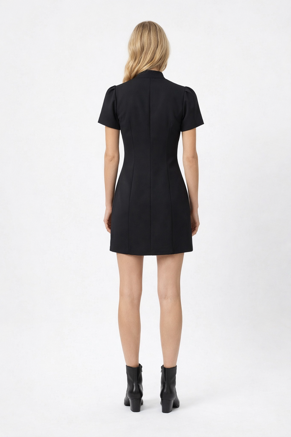 Düğme Detaylı Siyah Mini Elbise