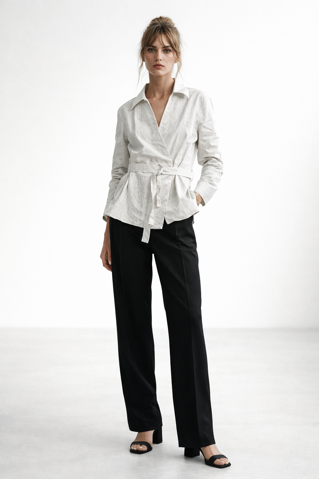 Beyaz Çizgili Kemerli Gömlek