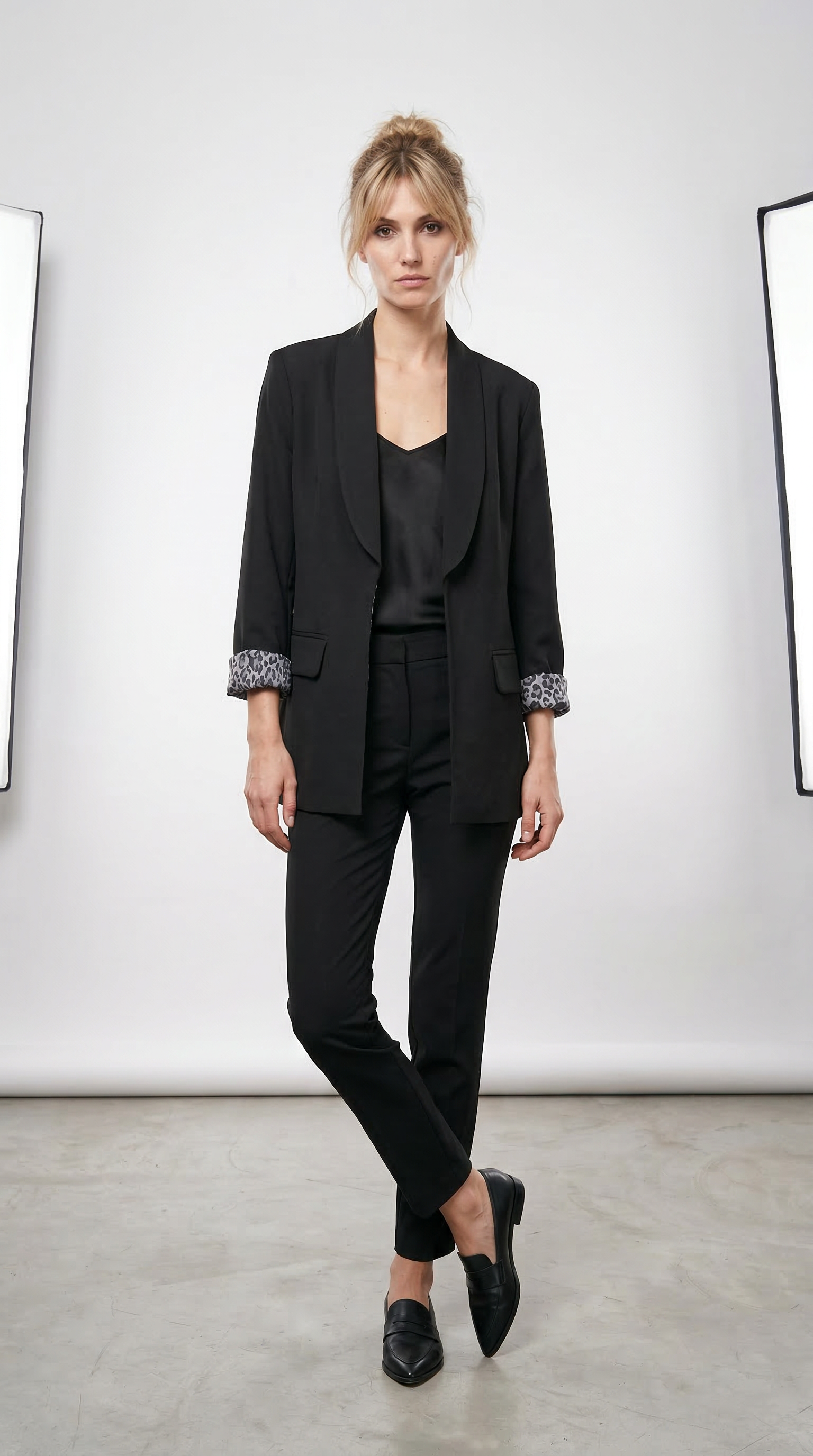 İçi Leopar Desenli Siyah Blazer Ceket