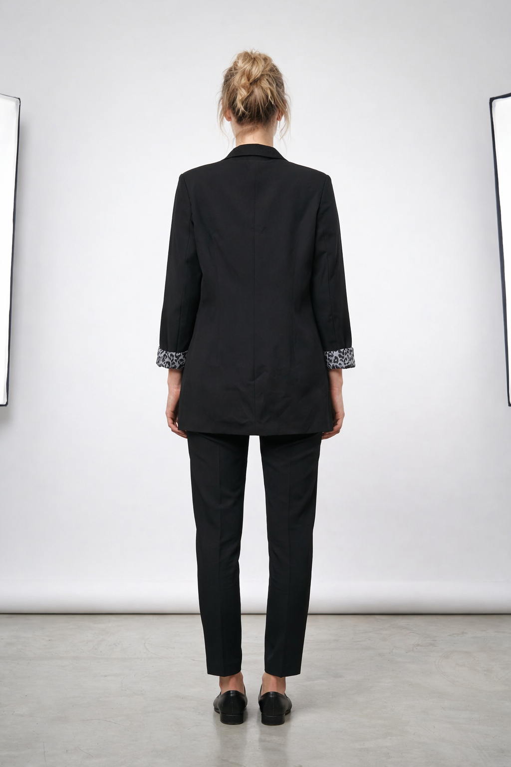 İçi Leopar Desenli Siyah Blazer Ceket