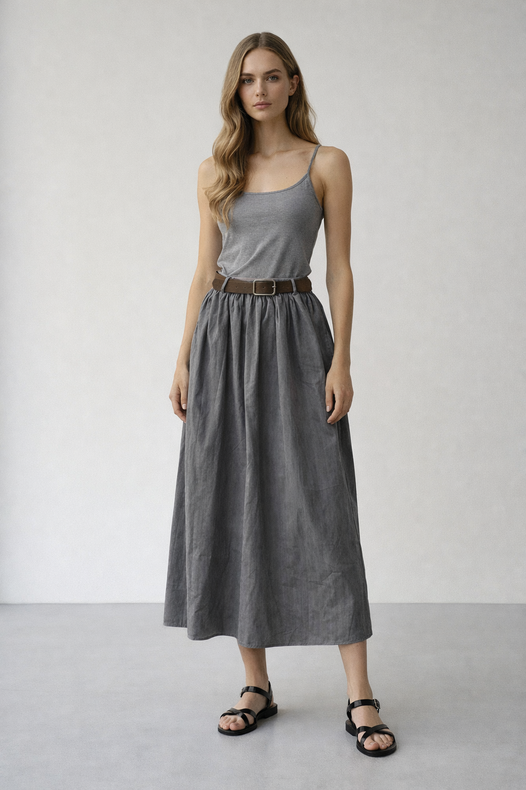 Kemer Detaylı Gri Midi Etek