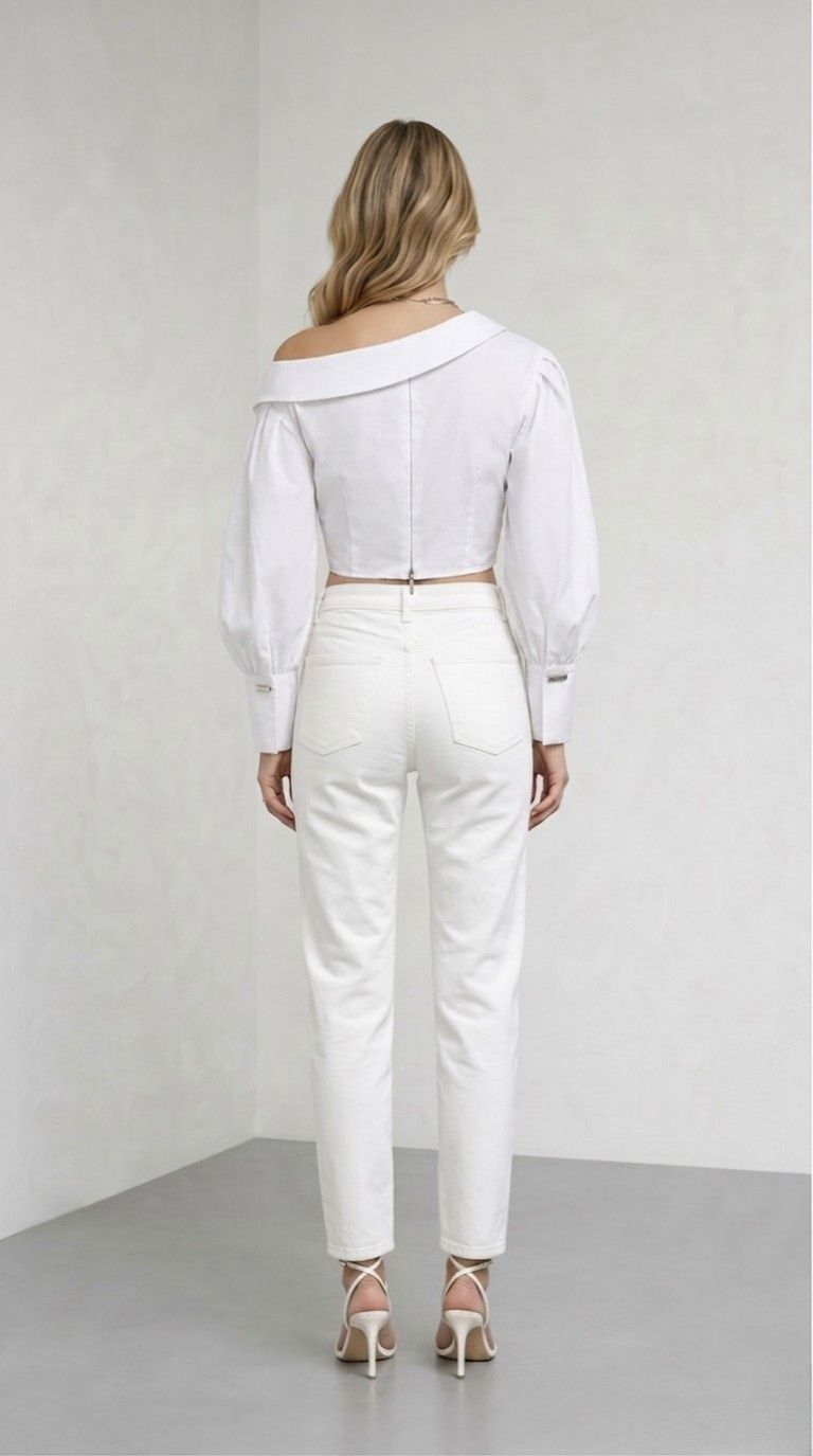 Asimetrik Yaka Beyaz Crop Gömlek