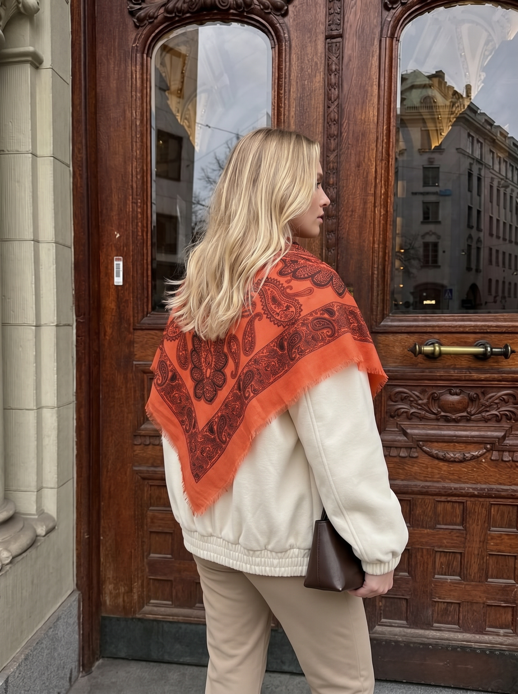 Desenli Viskon Kare Şal