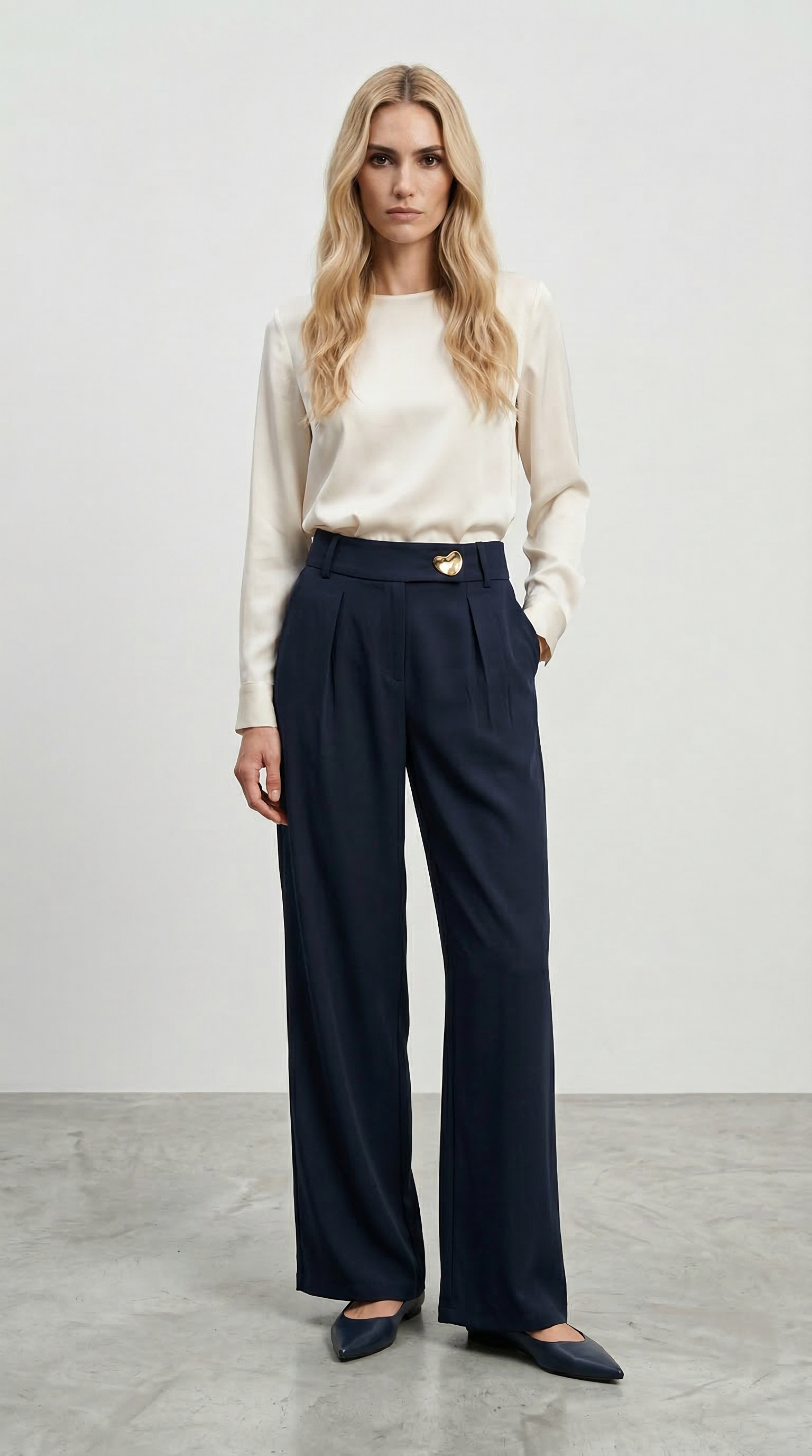 Toka Detaylı Lacivert Geniş Paça Pantolon