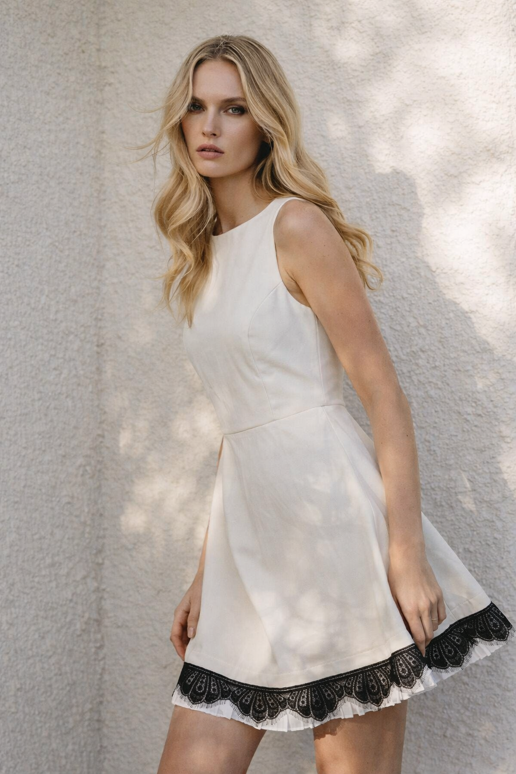 Ekru Dantel Detaylı Elbise