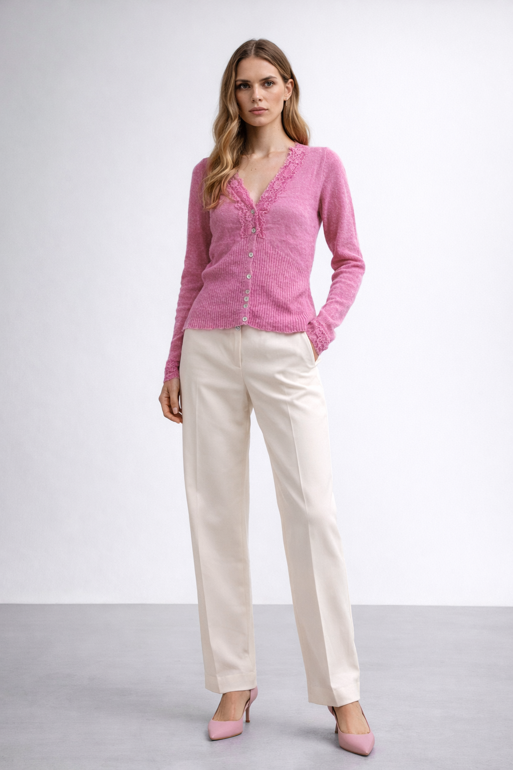 Pembe Dantel Detaylı Triko Hırka