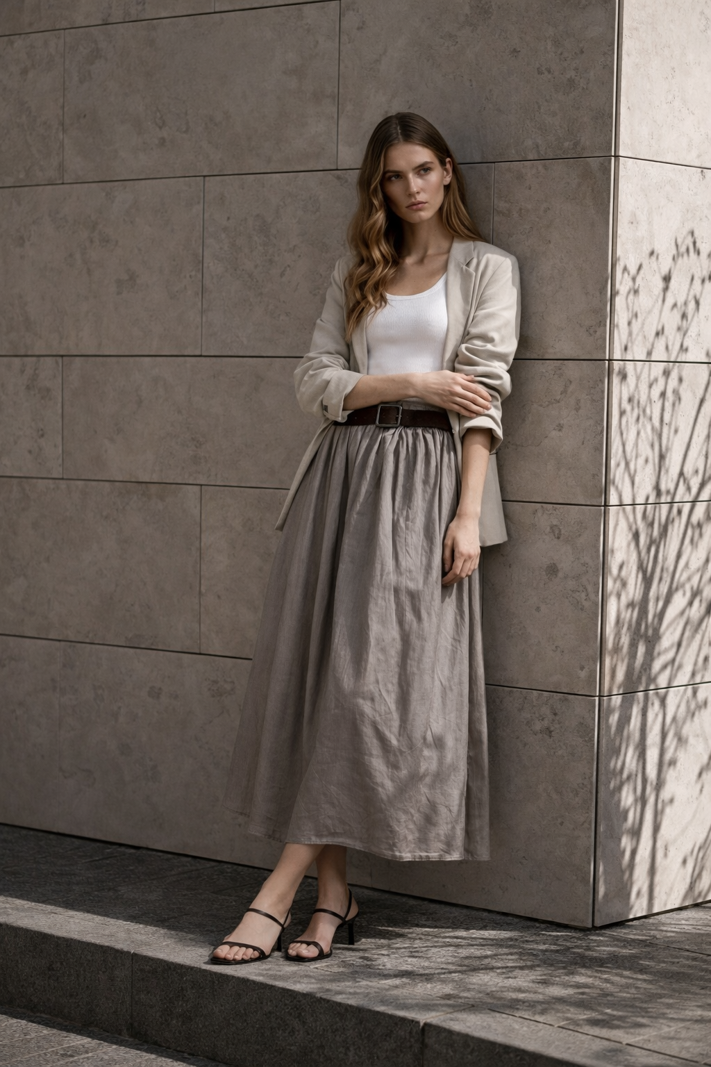 Süet Kemer Detaylı Taş Rengi Midi Etek