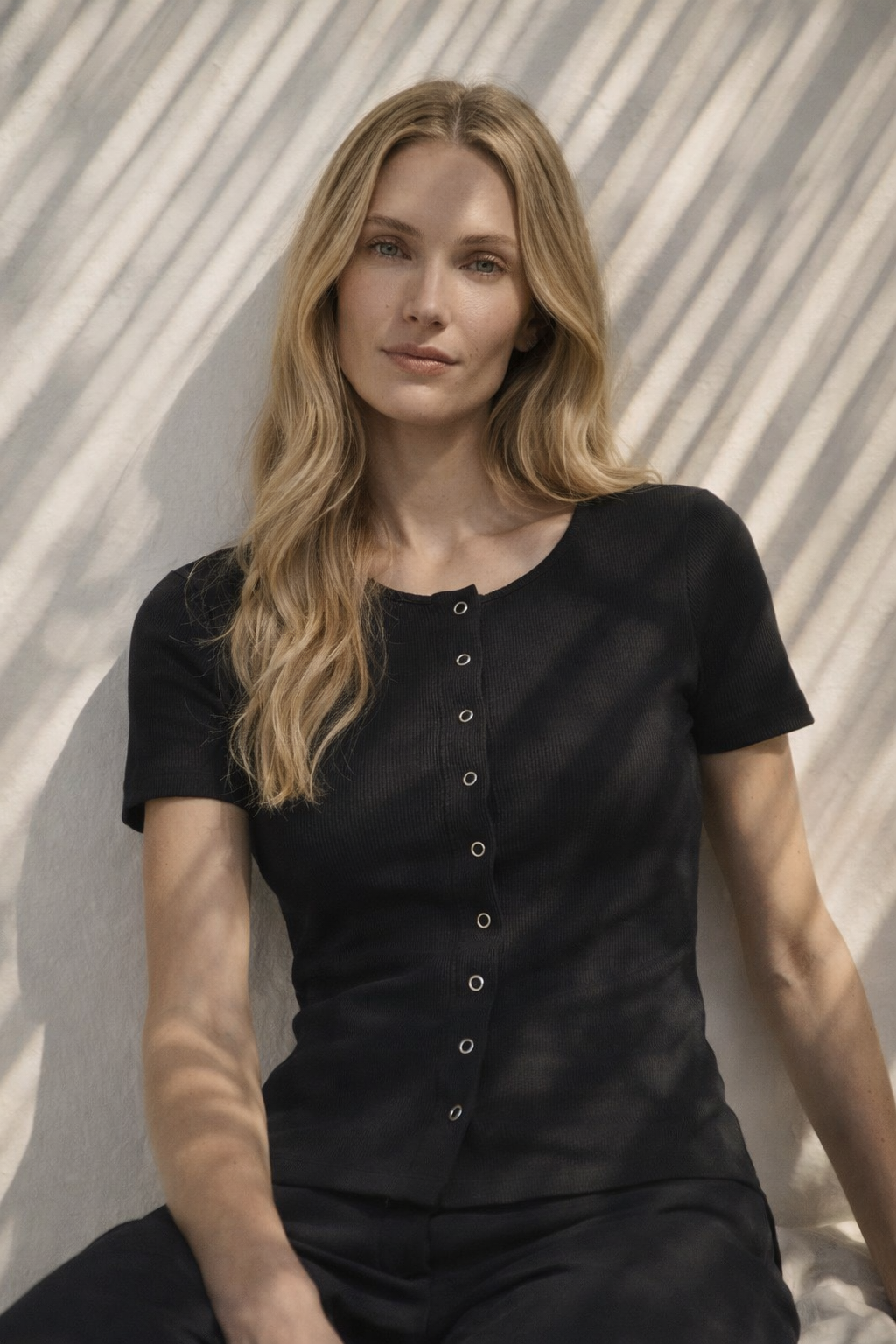 Siyah Çıt Çıt Düğmeli Basic Tişört