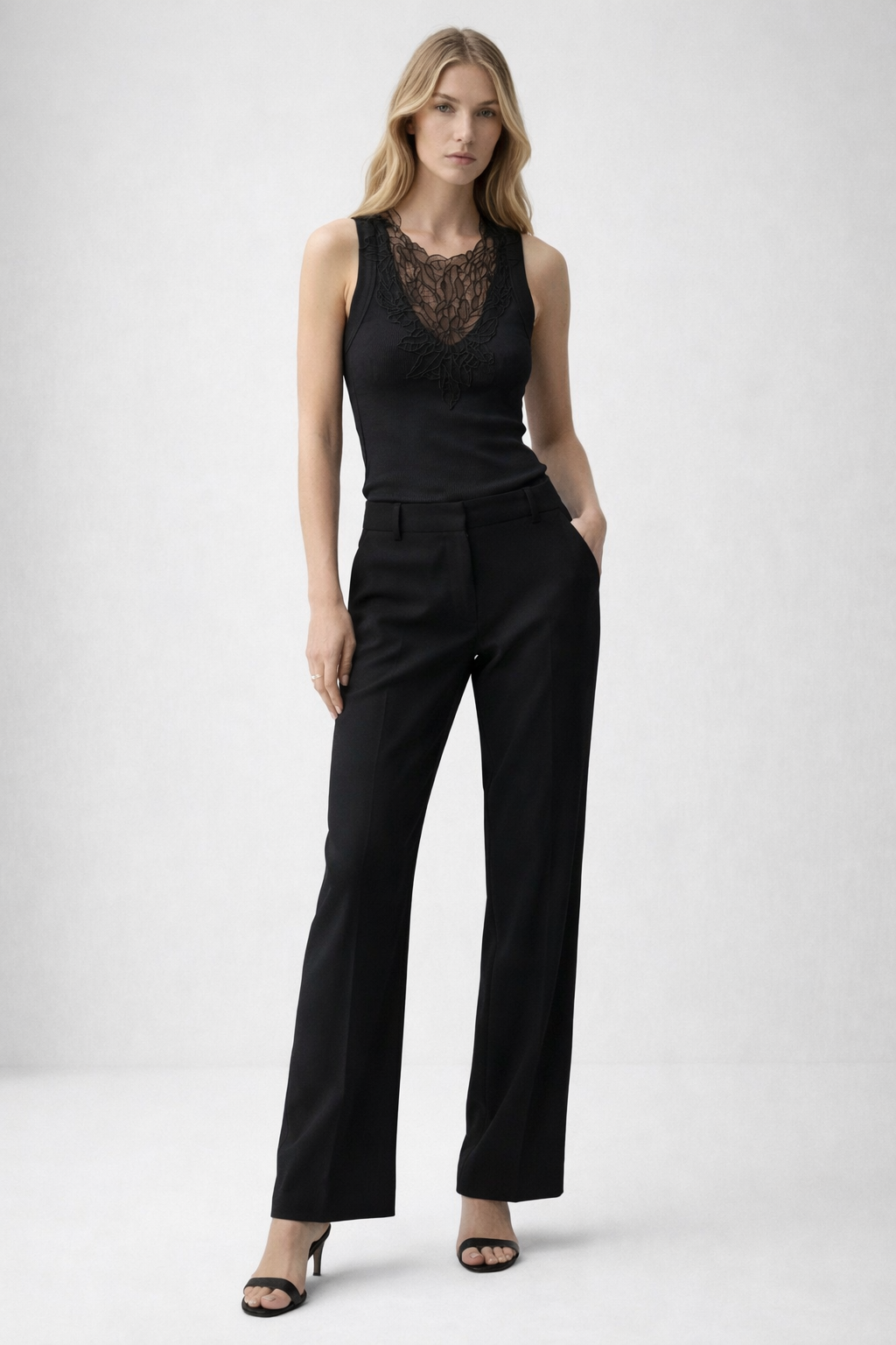 Siyah Dantel Detaylı Body