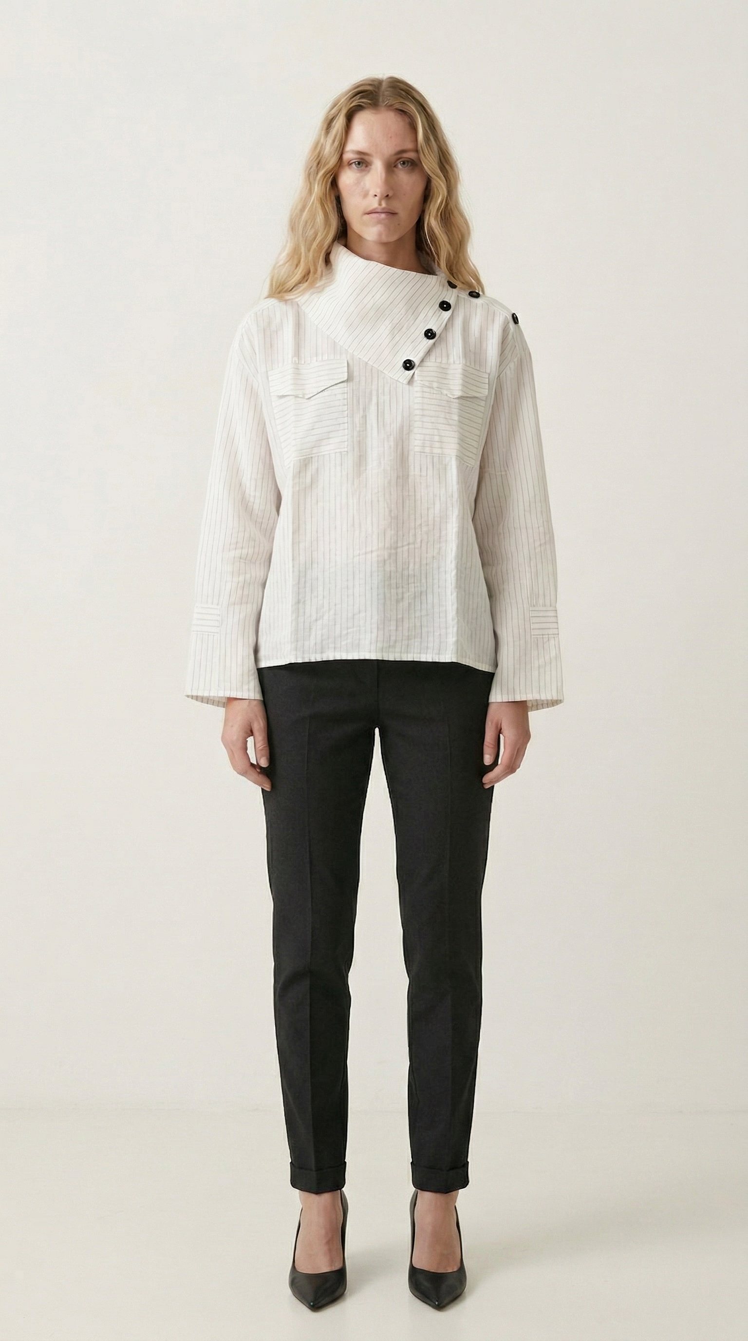 Asimetrik Düğme Detaylı Dokulu Bluz