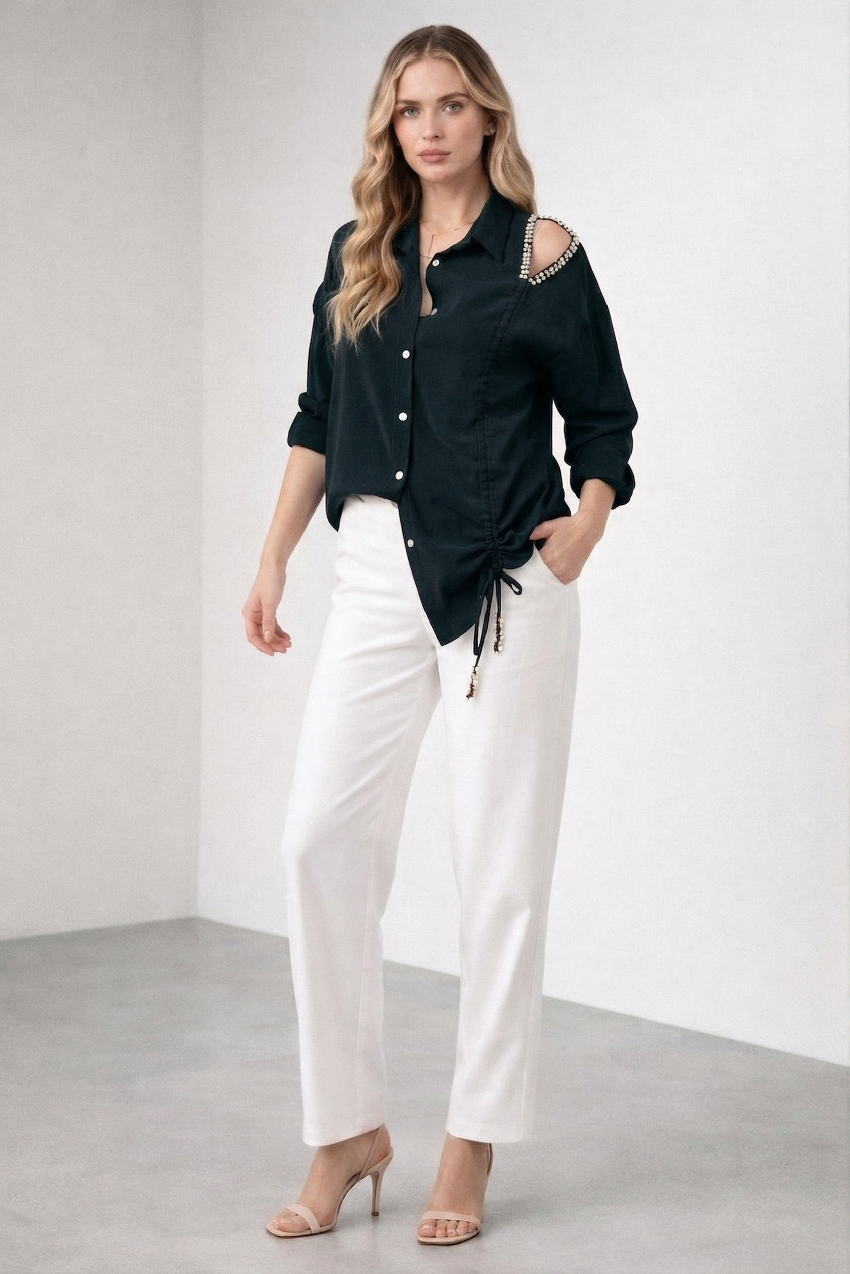 Omuz Taş Detaylı Büzgülü Siyah Gömlek